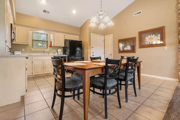 OakRidge - Condo 782 A | WK | 1 BD - Image 4