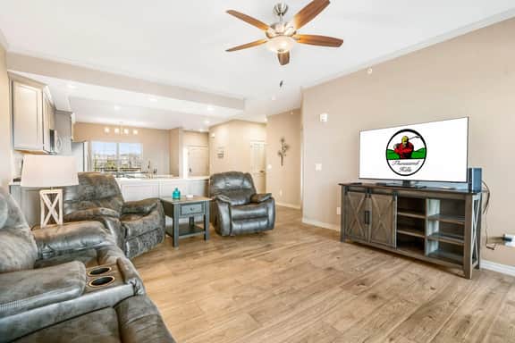 Majestic 323 - 2 BD | LAKE - Image 4