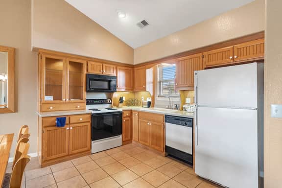 OakRidge - Condo 760 AB | WK | 2 BD - Image 2