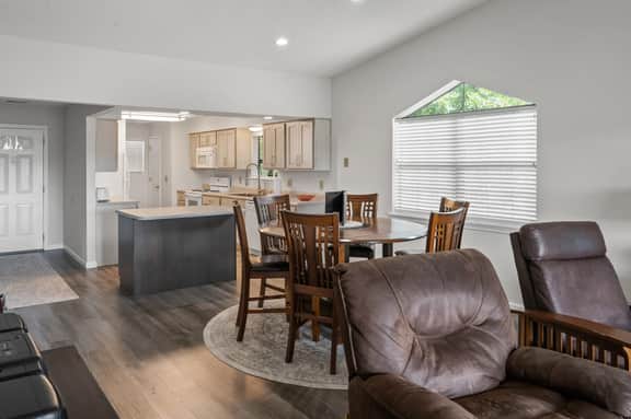 Foothills C-17 - 2 BD | PMR - Image 2