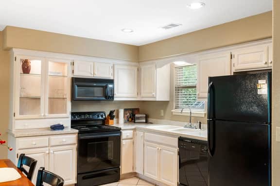 OakRidge - Condo 777 A | 1 BD - Image 2