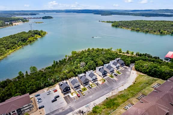 Majestic 210 - 2 BD | LAKE - Image 3