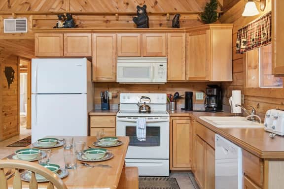 Branson Cedars - Little Bear Cabin - 2 BD - Image 3