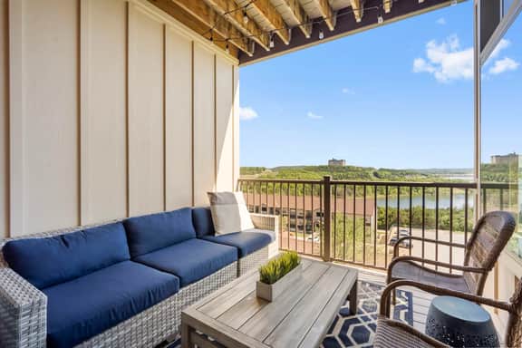 Majestic 213 - 2 BD | LAKE - Image 4