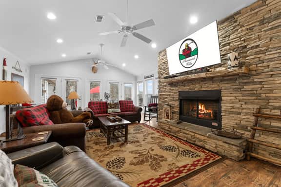 Scenic Cove Lake Front Lodge - 4 BD - Image 3