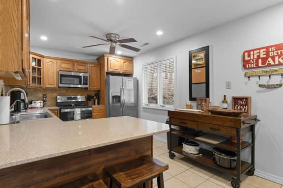 Scenic Cove Lake Front Lodge - 4 BD - Image 4