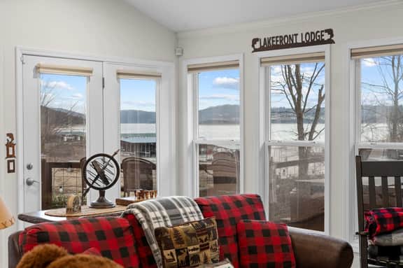 Scenic Cove Lake Front Lodge - 4 BD - Image 2