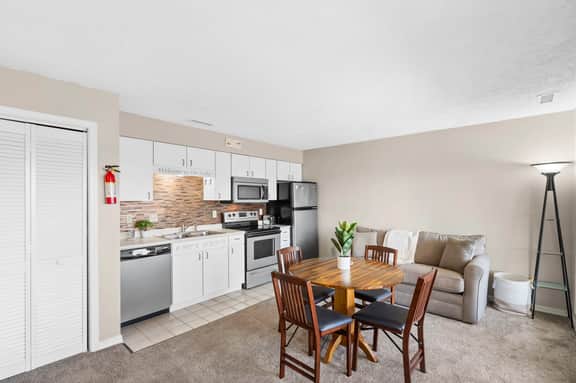 Rock Lane - Condo 404 - 1 BD | LTD | IDV - Image 3