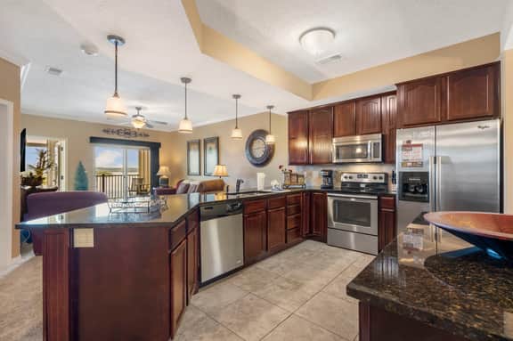 Majestic 212 - 2 BD | LAKE - Image 4