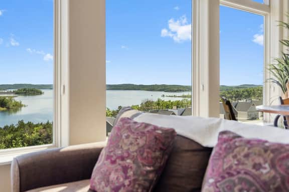 Majestic 212 - 2 BD | LAKE - Image 2