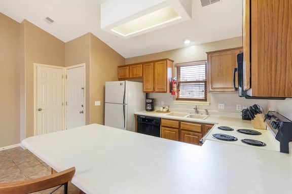 OakRidge - Condo 728 A | WK | 1 BD - Image 3
