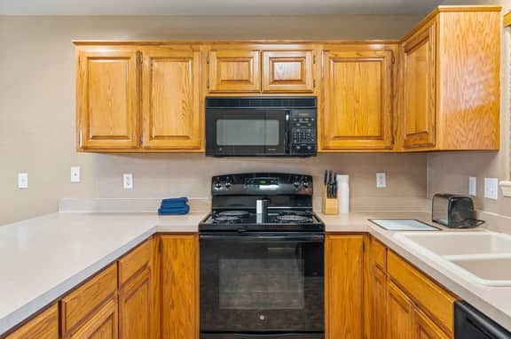OakRidge - Condo 711 A | 1 BD - Image 4