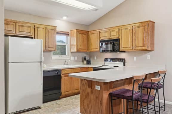 OakRidge - Condo 710 A | WK | 1 BD - Image 5