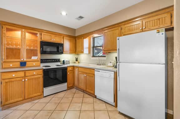 OakRidge - Condo 755 AB | 2 BD - Image 3