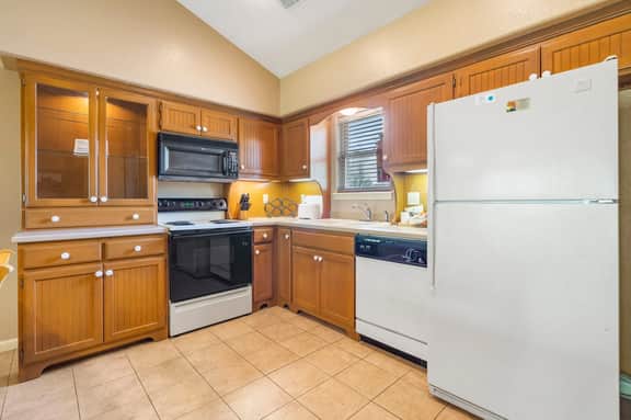 OakRidge - Condo 742 A | WK | 1 BD - Image 3