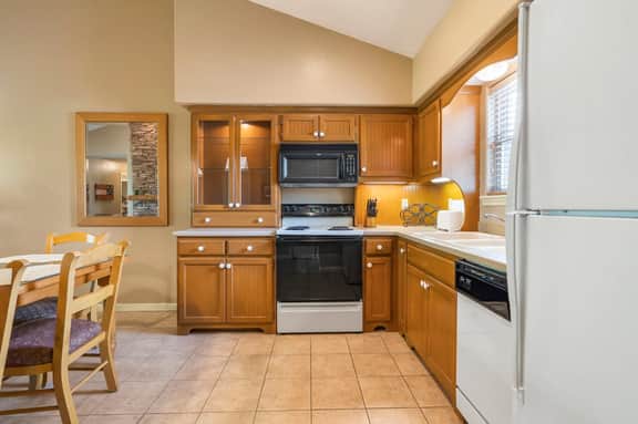 OakRidge - Condo 742 A | WK | 1 BD - Image 2