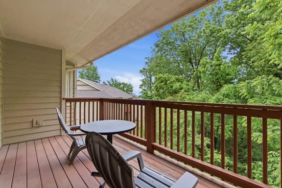 OakRidge - Condo 740 AB | WK | 2 BD - Image 3