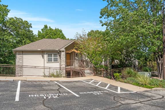 OakRidge - Oaks 171 AB | 2 BD - Image 2