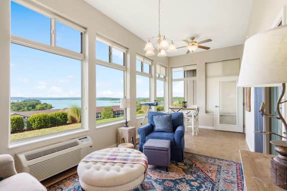 Majestic 102 - 2 BD | WK | LAKE - Image 3
