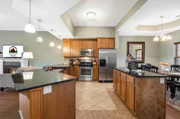 Majestic 102 - 2 BD | WK | LAKE - Image 2