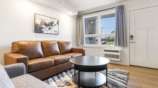 Vacation Rental vs. Resort Hotel: The Pros and Cons for a Branson Family Trip