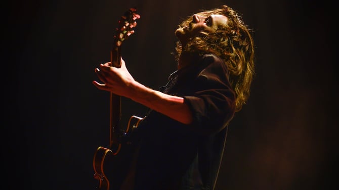 Into the Depths: Hozier’s Unreal Unearth Tour Lights Up Thunder Ridge